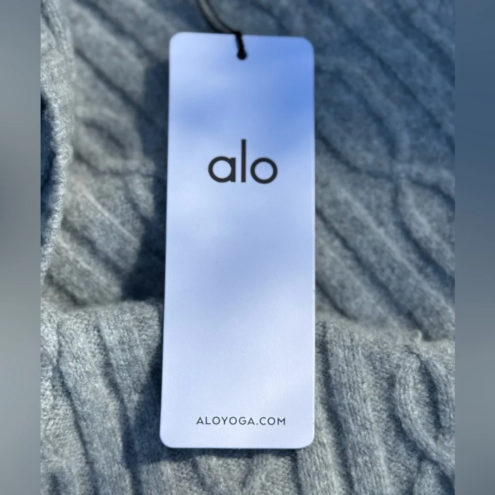 NWT ALO Yoga "Cable Knit Winter Bliss" cropped hoodie - size M - Picture 5 of 6